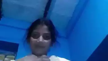 Desi nude Bihari girl shows her tight boobs to her lover
