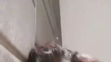 Desi xxx chudai of a Bihari girl in an Oyo room