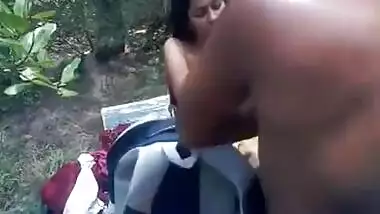 Punjabi village maid outdoor fuck with paddy owner