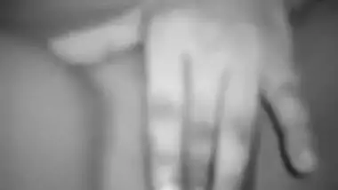 Lovers of Desi porn will be glad to see this beautiful shaved pussy