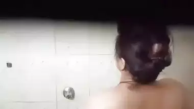 Hindi mom bathing caught by horny son to have incest sex