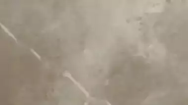 Трахнул сладкую шлюшку в душе !