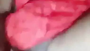 Nude desi Muslim lady fucks her pussy with a plastic dildo