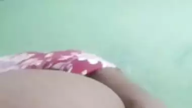 Big ass aunty slapping booty during live call
