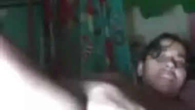 Besi bhabi show her big boob and pussy fingering
